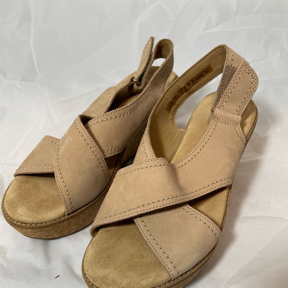 Clarks Giselle Beach Wedge Sandal in Tan Women's Size 6.5